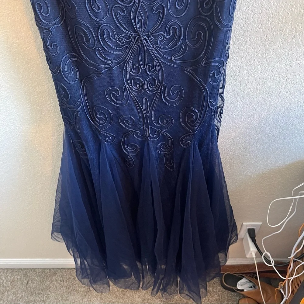 CACHET Appliqued Filigree Tulle Mermaid Gown Navy Maxi Formal Black Tie Size 4 - Picture 6 of 9